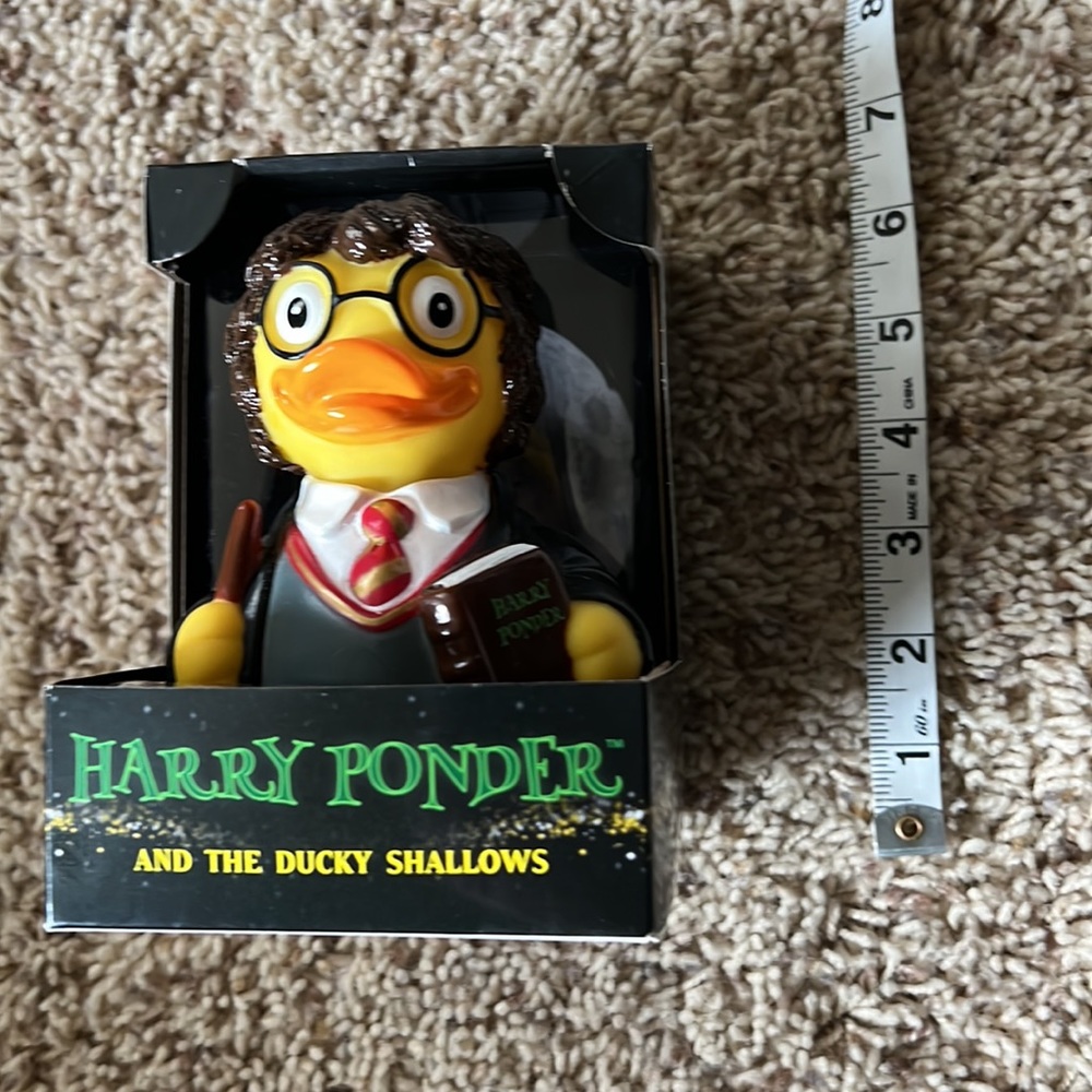 BNWT rare Harry Potter “Harry Ponder and the Ducky Shallows” Rubber Duck! - Picture 6 of 7